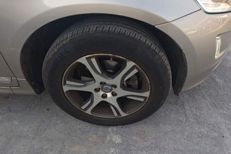 Used Volvo XC60 2015 T5 Zhiya Edition Right Front Wheel Hub