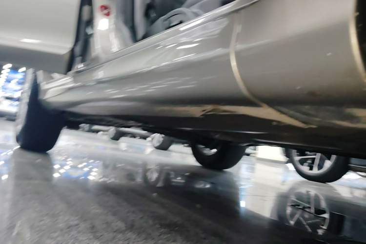 Used Volvo XC60 2015 T5 Smart Upgrade Model Right Side Sill
