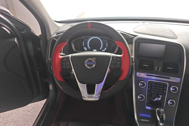 Used Volvo XC60 2015 T5 Smart Upgrade Model Steering Wheel