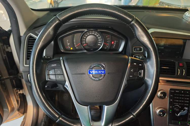 Used Volvo XC60 2015 T5 Smart Upgrade Model Steering Wheel