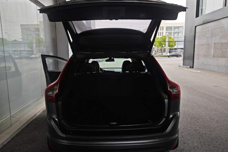 Used Volvo XC60 2015 T5 Smart Upgrade Model Trunk