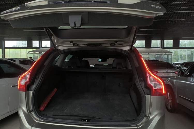 Used Volvo XC60 2015 T5 Smart Upgrade Model Trunk