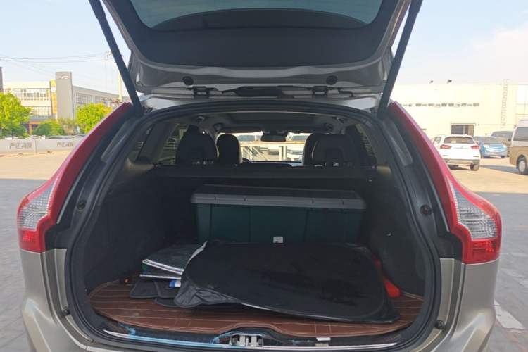 Used Volvo XC60 2015 T5 Zhiya Edition Trunk