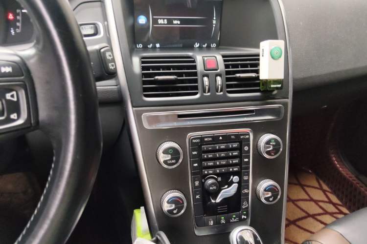Used Volvo XC60 2015 T5 AWD Zhiyuan Edition Audio And AC Panel