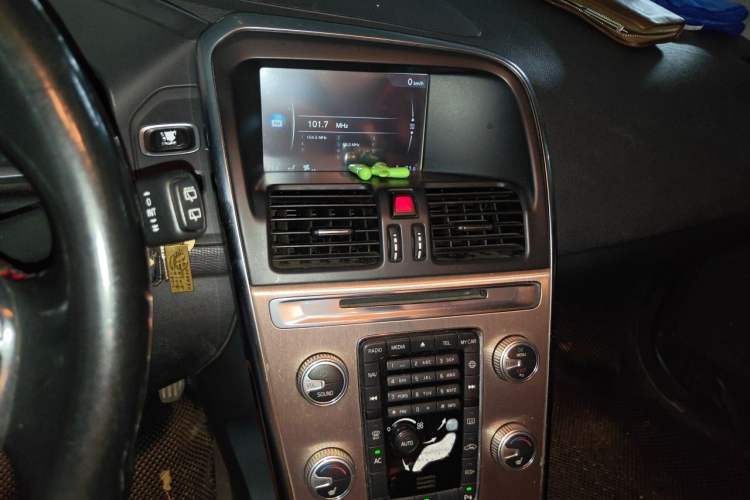 Used Volvo XC60 2015 T5 Smart Upgrade Model Audio And AC Panel