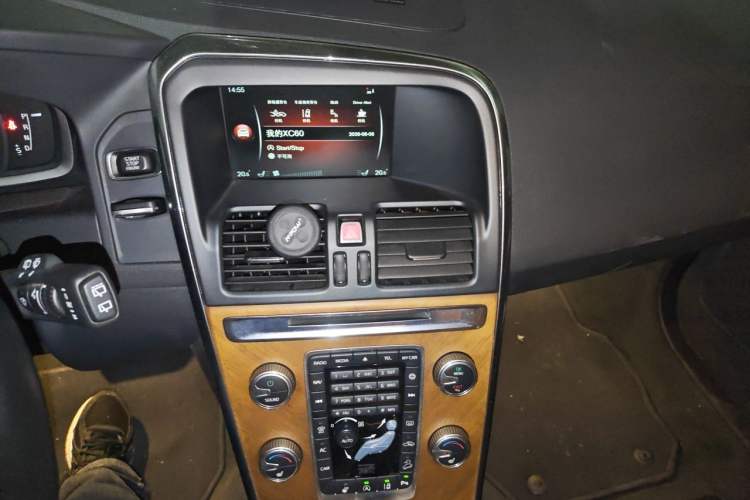 Used Volvo XC60 2015 T6 AWD Smart Version Audio And AC Panel