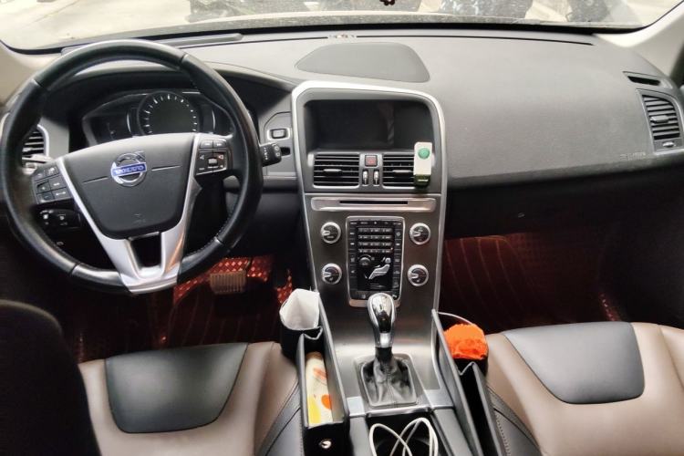 Used Volvo XC60 2015 T5 AWD Zhiyuan Edition Center Console