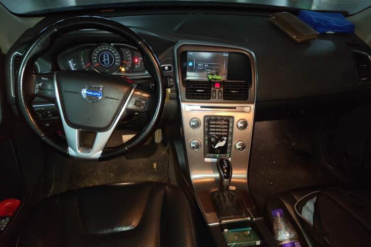 Used Volvo XC60 2015 T5 Smart Upgrade Model Center Console
