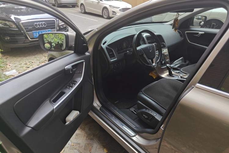 Used Volvo XC60 2015 T5 Smart Upgrade Model Driver Seat