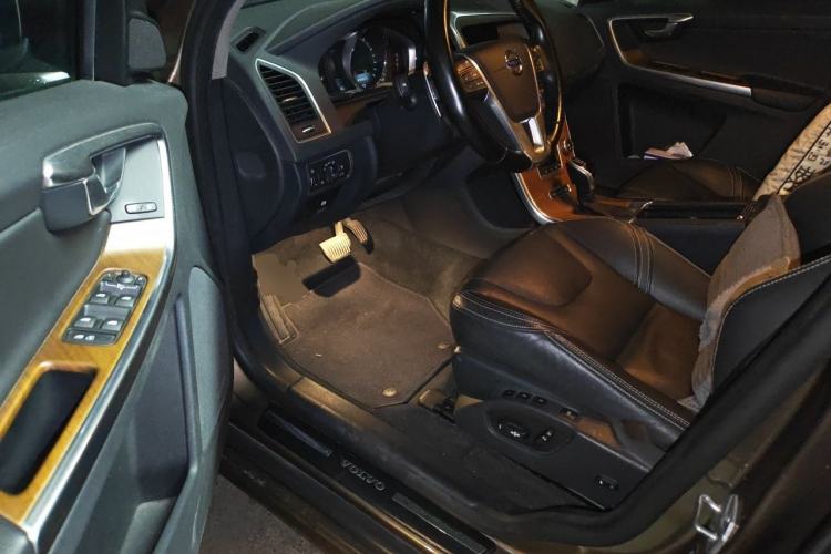 Used Volvo XC60 2015 T6 AWD Smart Version Driver Seat