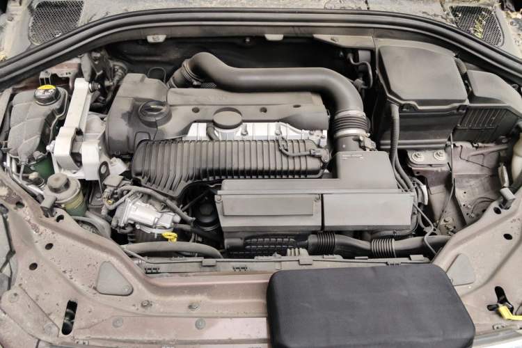 Used Volvo XC60 2015 T5 AWD Zhiyuan Edition Engine Bay