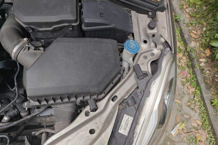 Used Volvo XC60 2015 T5 Smart Upgrade Model Engine Bay Left
