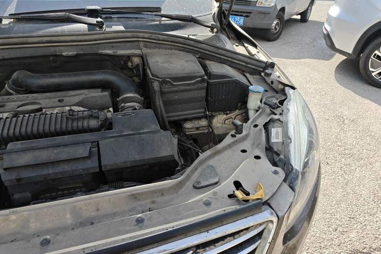 Used Volvo XC60 2015 T5 AWD Zhiyuan Edition Engine Bay Left
