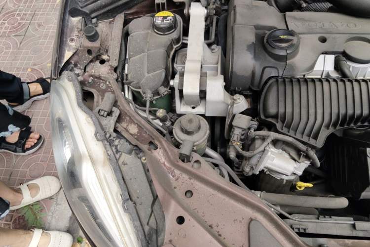 Used Volvo XC60 2015 T5 AWD Zhiyuan Edition Engine Bay Right