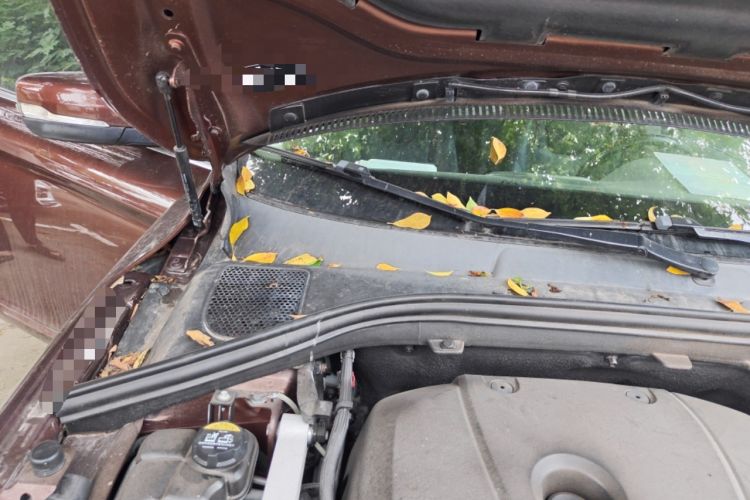 Used Volvo XC60 2015 T5 Smart Upgrade Model Engine Bay Right