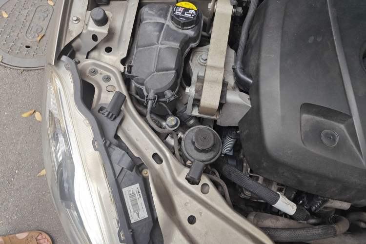 Used Volvo XC60 2015 T5 Smart Upgrade Model Engine Bay Right
