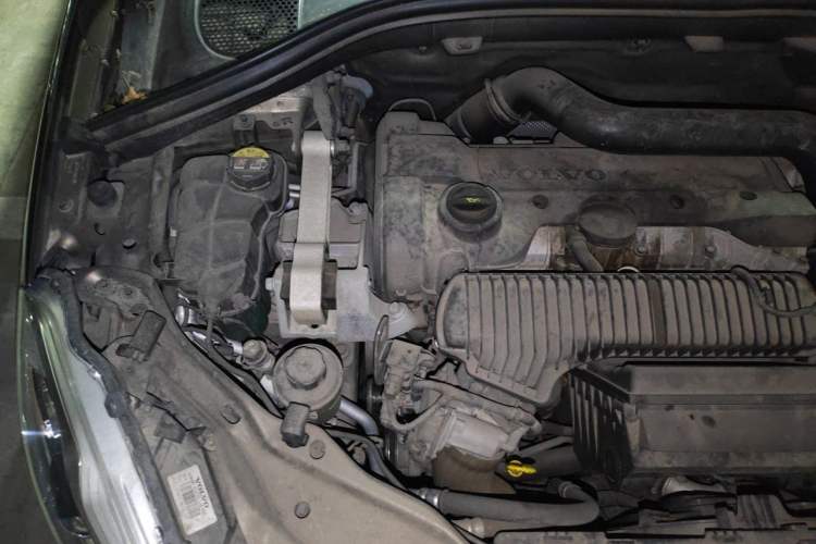 Used Volvo XC60 2015 T6 AWD Smart Version Engine Bay Right