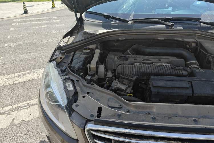 Used Volvo XC60 2015 T5 AWD Zhiyuan Edition Engine Bay Right