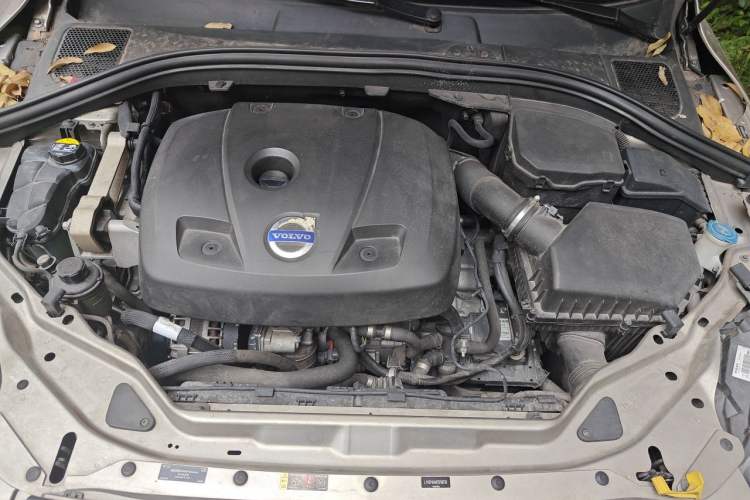 Used Volvo XC60 2015 T5 Smart Upgrade Model Engine Bay