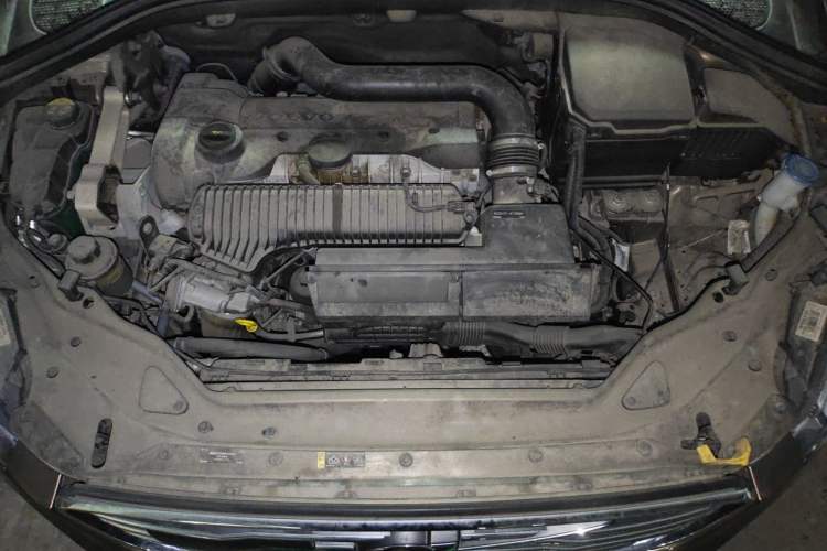 Used Volvo XC60 2015 T6 AWD Smart Version Engine Bay