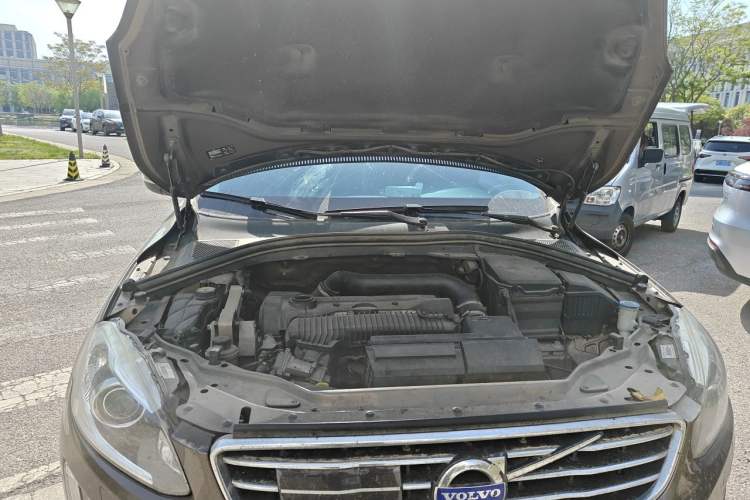 Used Volvo XC60 2015 T5 AWD Zhiyuan Edition Engine Bay