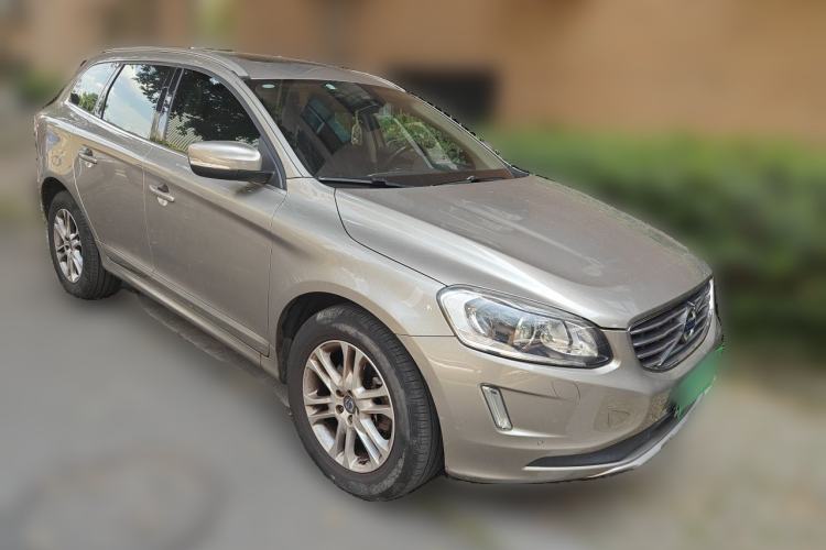 Used Volvo XC60 2015 T5 Smart Upgrade Model Front Right 45 Deg