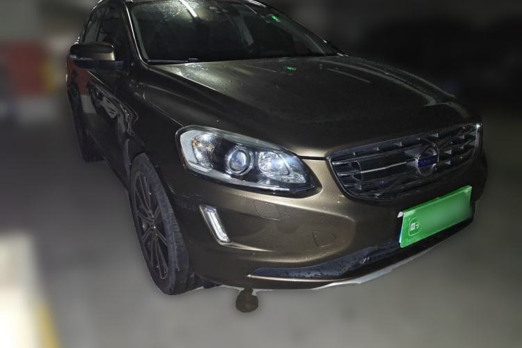 Used Volvo XC60 2015 T6 AWD Smart Version Front Right 45 Deg