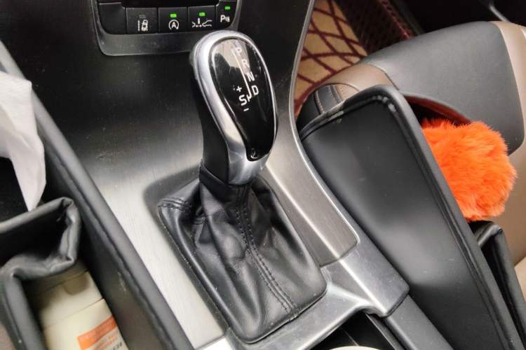 Used Volvo XC60 2015 T5 AWD Zhiyuan Edition Gear Lever