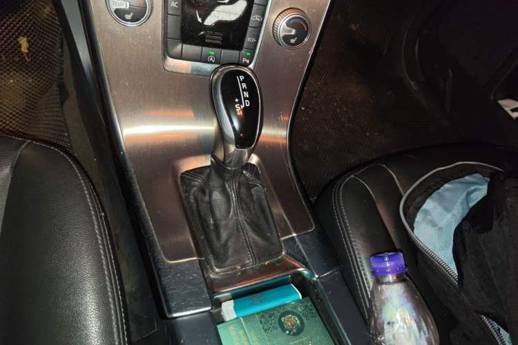 Used Volvo XC60 2015 T5 Smart Upgrade Model Gear Lever