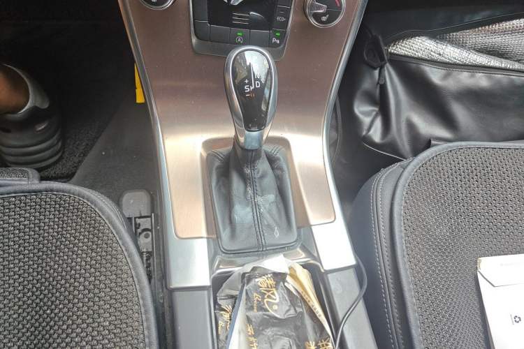 Used Volvo XC60 2015 T5 Smart Upgrade Model Gear Lever