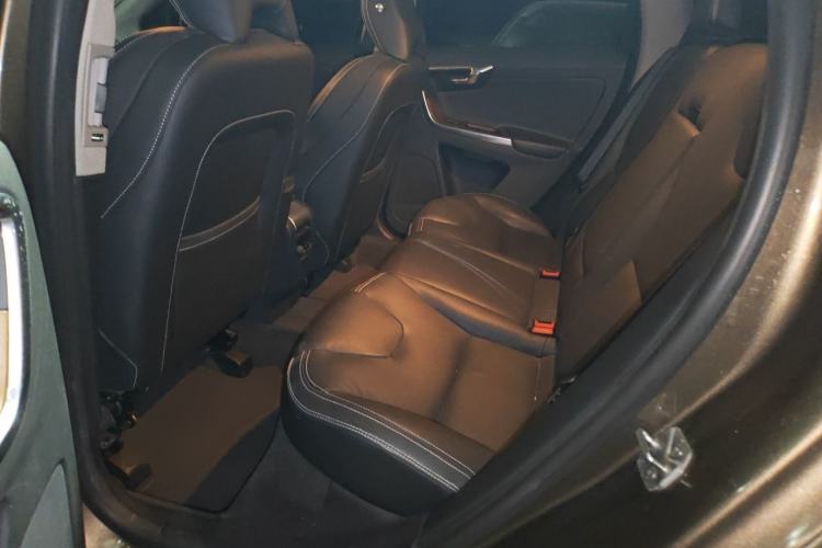 Used Volvo XC60 2015 T6 AWD Smart Version Left Rear Seat