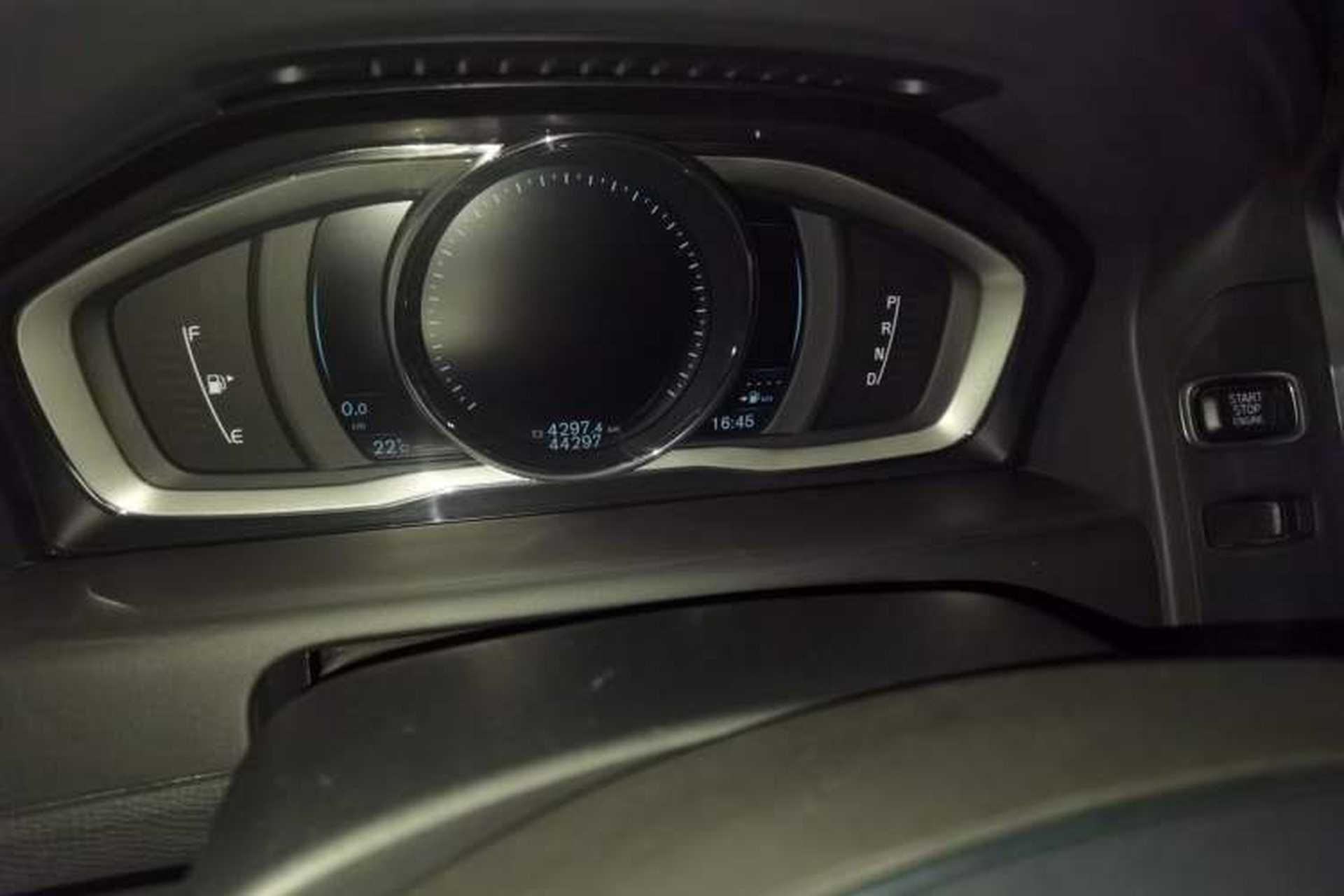 Used Volvo XC60 2015 T5 AWD Zhiyuan Edition Odometer Close Up