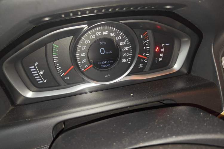 Used Volvo XC60 2015 T5 Smart Upgrade Model Odometer Close Up