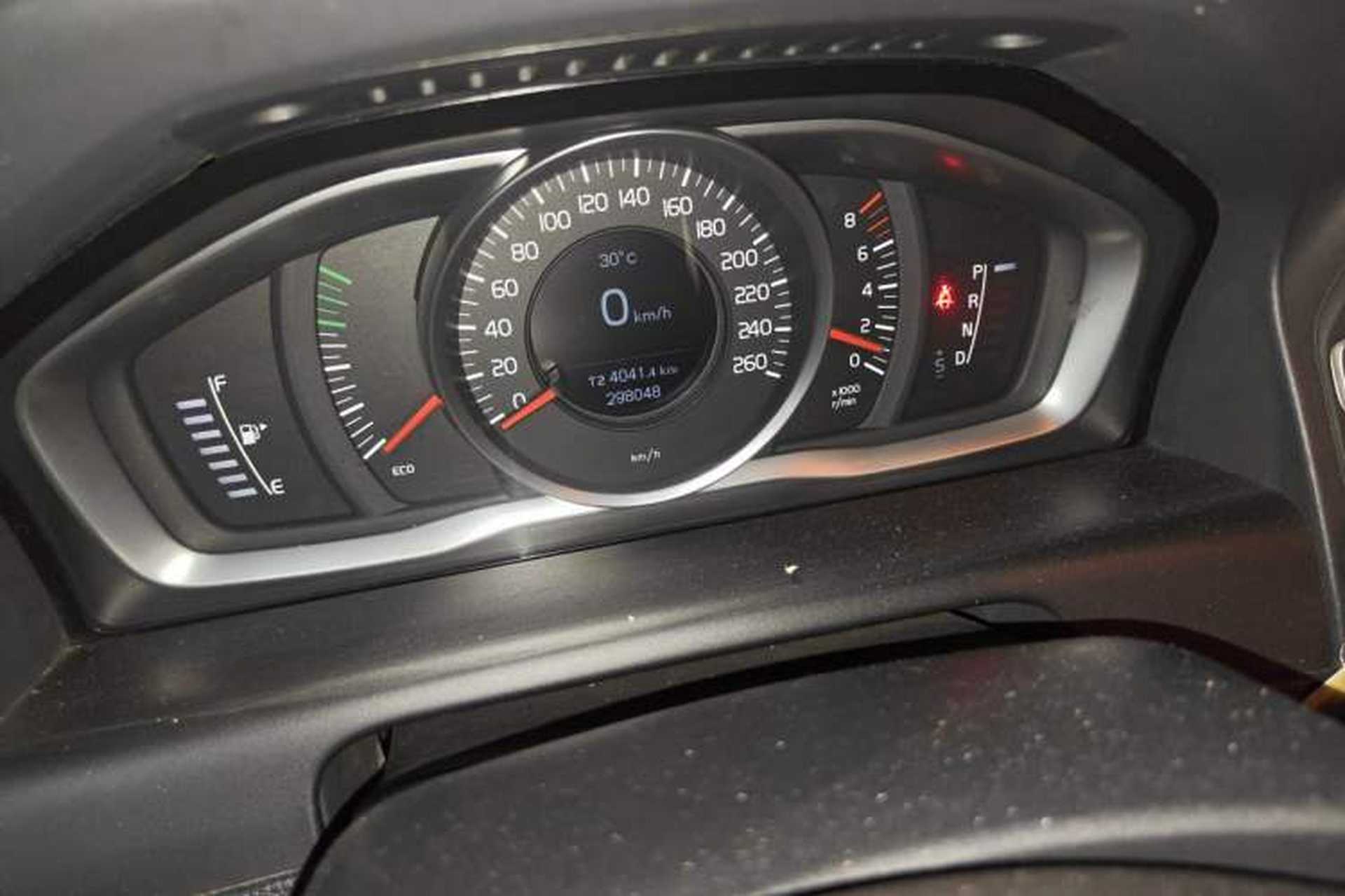 Used Volvo XC60 2015 T5 Smart Upgrade Model Odometer Close Up
