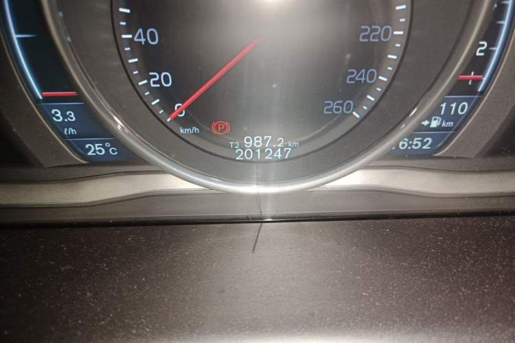 Used Volvo XC60 2015 T5 AWD Smart Drive Edition Odometer Close Up