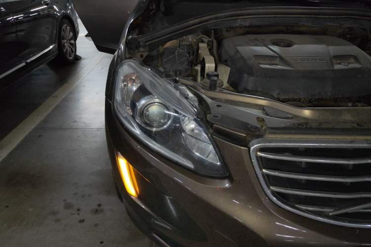 Used Volvo XC60 2015 T5 Smart Upgrade Model Right Front Headlight