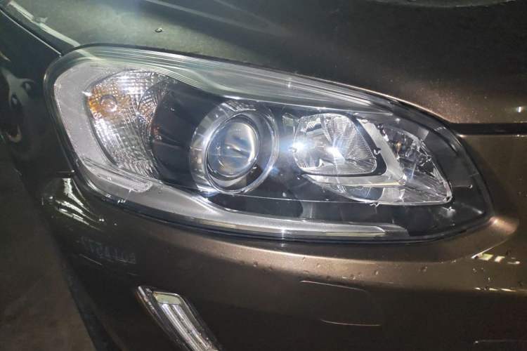 Used Volvo XC60 2015 T6 AWD Smart Version Right Front Headlight