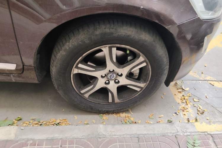 Used Volvo XC60 2015 T5 AWD Zhiyuan Edition Right Front Wheel Hub