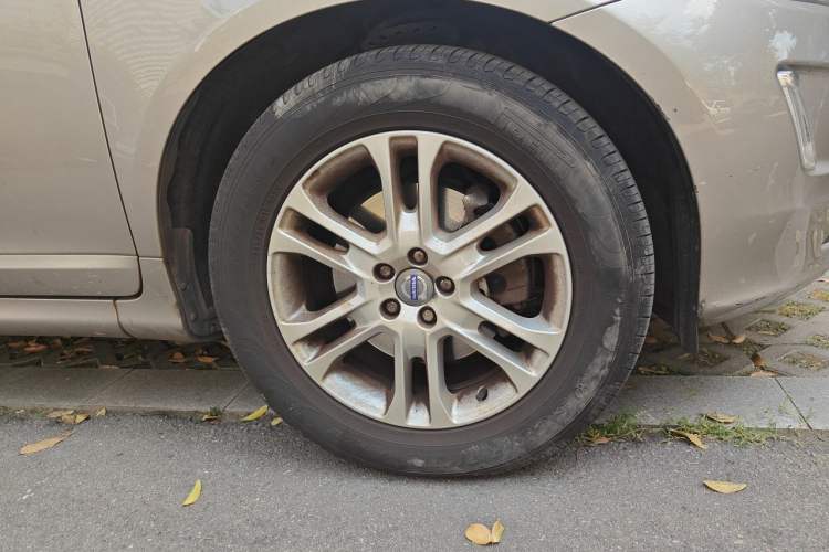 Used Volvo XC60 2015 T5 Smart Upgrade Model Right Front Wheel Hub