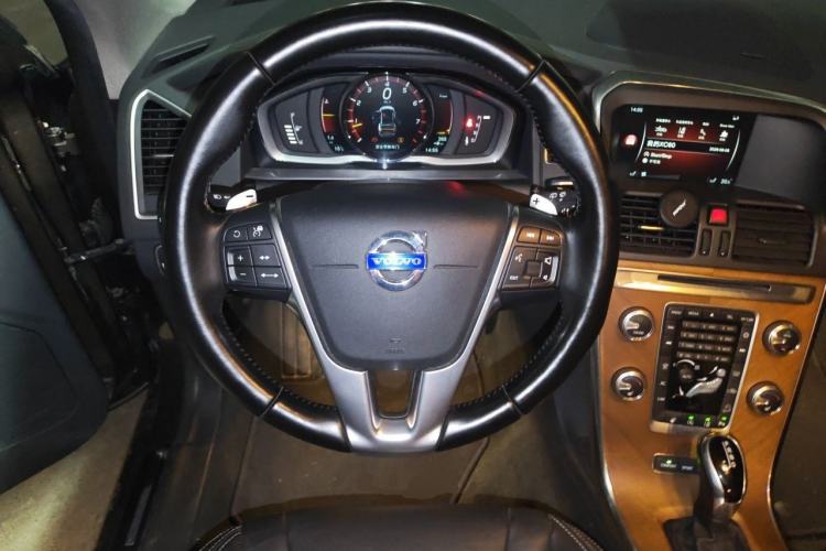 Used Volvo XC60 2015 T6 AWD Smart Version Steering Wheel