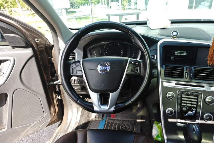 Used Volvo XC60 2015 T5 AWD Zhiyuan Edition Steering Wheel