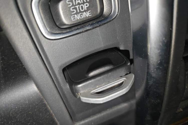 Used Volvo XC60 2015 T6 AWD Smart Version Vehicle Key