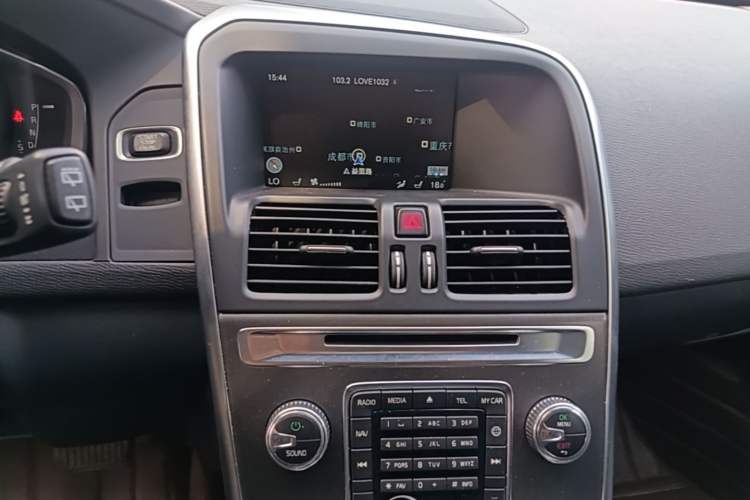 Used Volvo XC60 2015 T5 AWD Zhiyuan Edition Audio And AC Panel