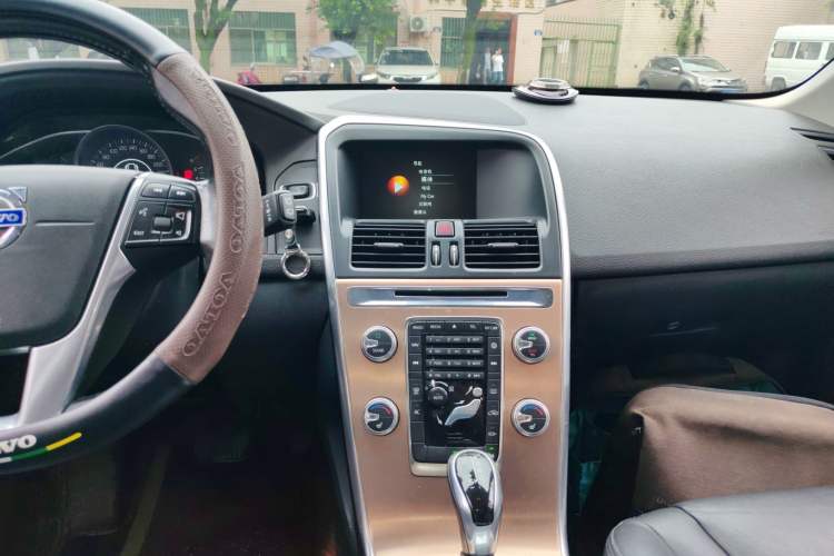 Used Volvo XC60 2015 T5 Smart Upgrade Model Audio And AC Panel