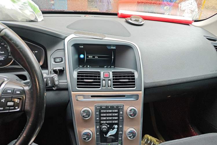 Used Volvo XC60 2015 T5 Smart Upgrade Model Audio And AC Panel