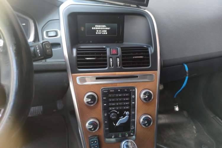 Used Volvo XC60 2015 T6 AWD Smart Version Audio And AC Panel