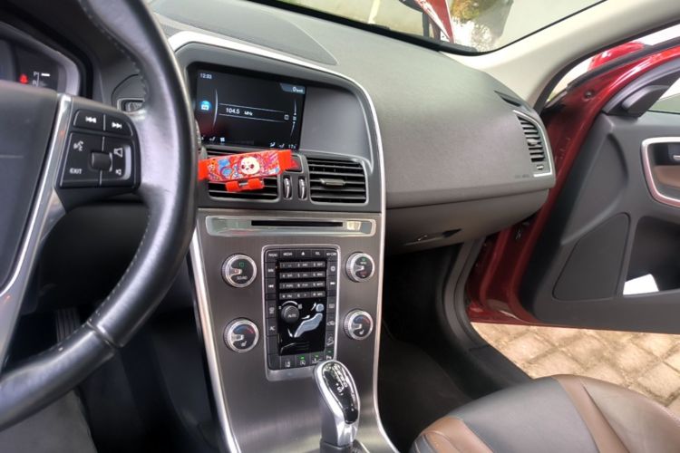 Used Volvo XC60 2015 T5 AWD Zhiyuan Edition Audio And AC Panel