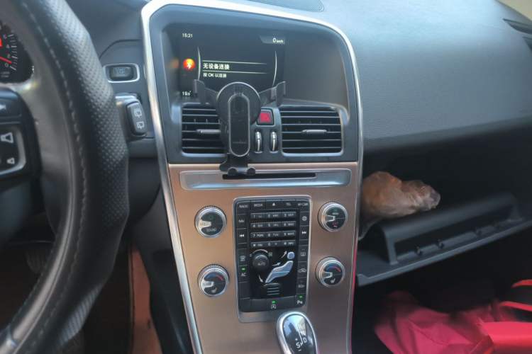 Used Volvo XC60 2015 T5 Smart Upgrade Model Audio And AC Panel