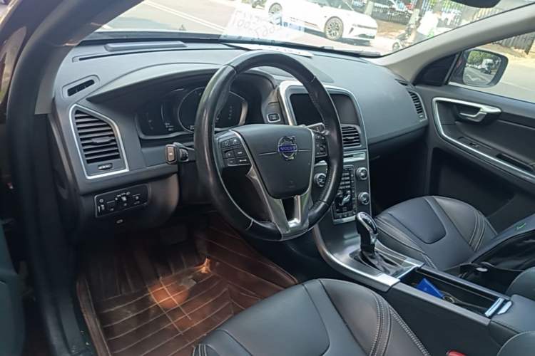 Used Volvo XC60 2015 T5 AWD Zhiyuan Edition Center Console