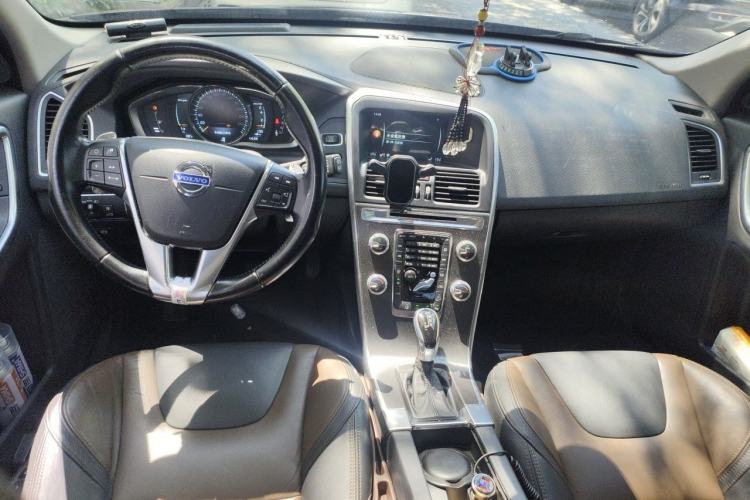 Used Volvo XC60 2015 T5 AWD Smart Drive Edition Center Console